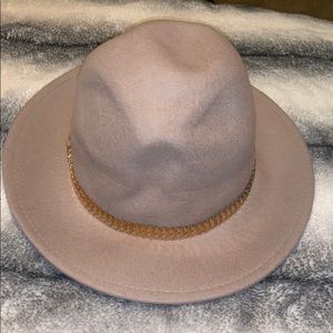 big rimmed hat
